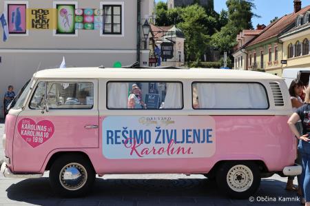 Kamnik obiskala bolna Karolina z družino  (16)